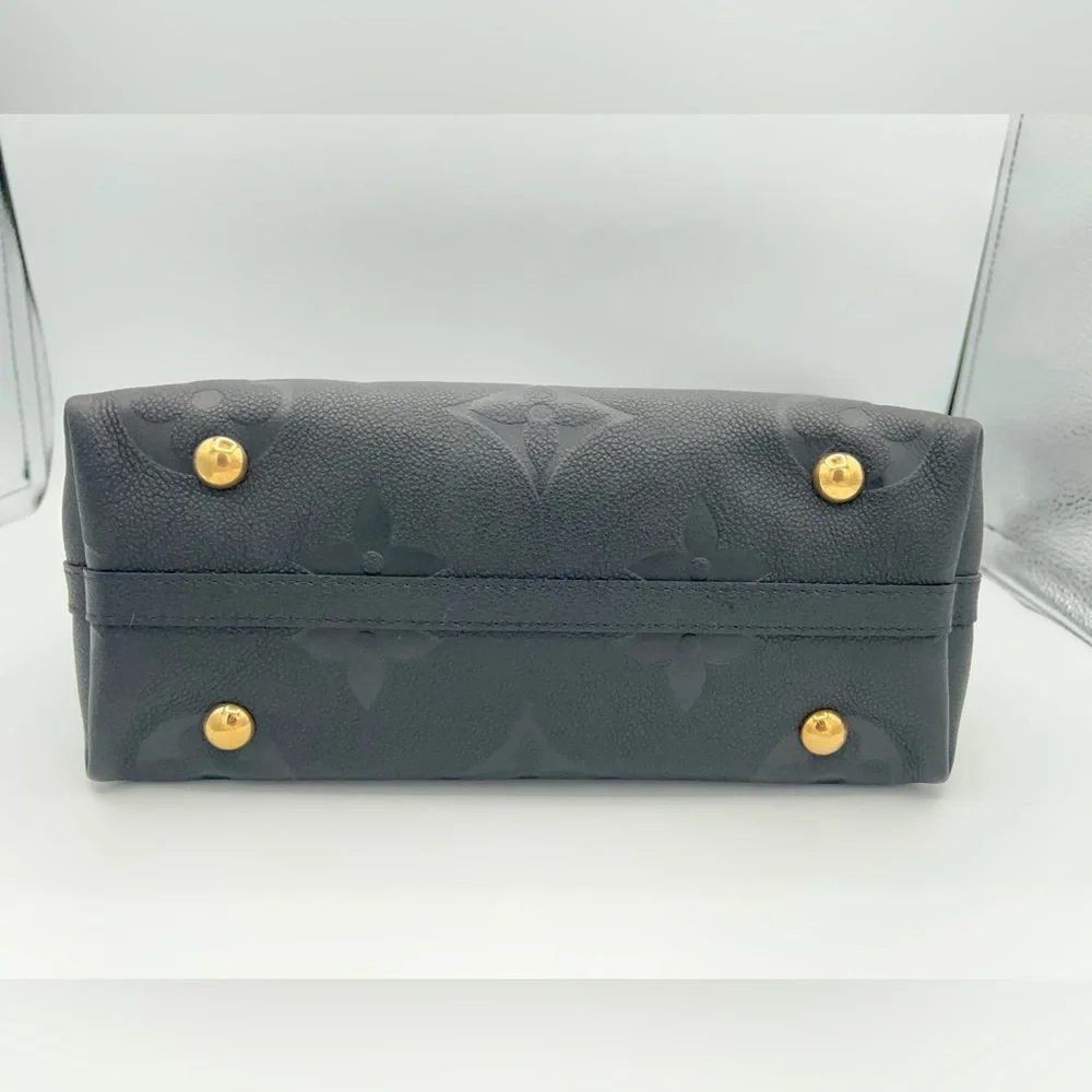 Louis Vuitton CarryAll PM in Black Monogram Empriente! Pristine condition! 🖤😍